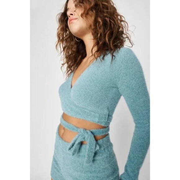 Garage Fuzzy Wrap Top S - Picture 1 of 4